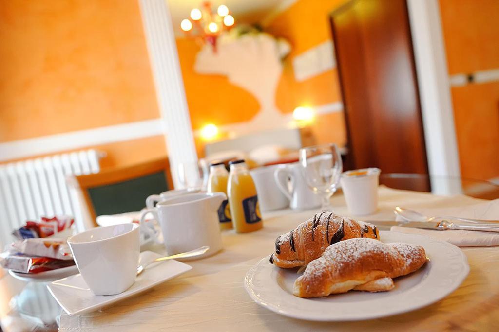 Hotel Benessere Villa Fiorita Колфиорито Екстериор снимка