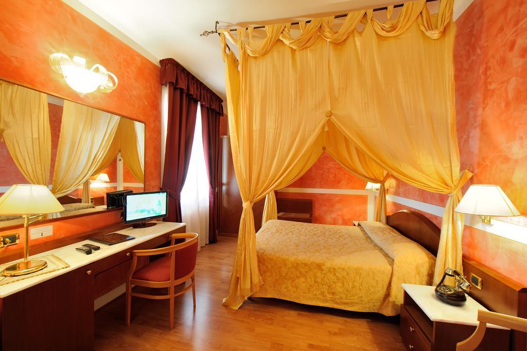 Hotel Benessere Villa Fiorita Колфиорито Екстериор снимка