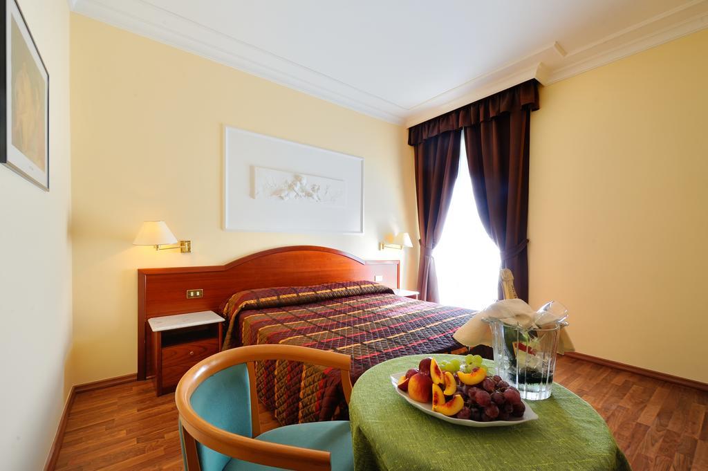 Hotel Benessere Villa Fiorita Колфиорито Екстериор снимка