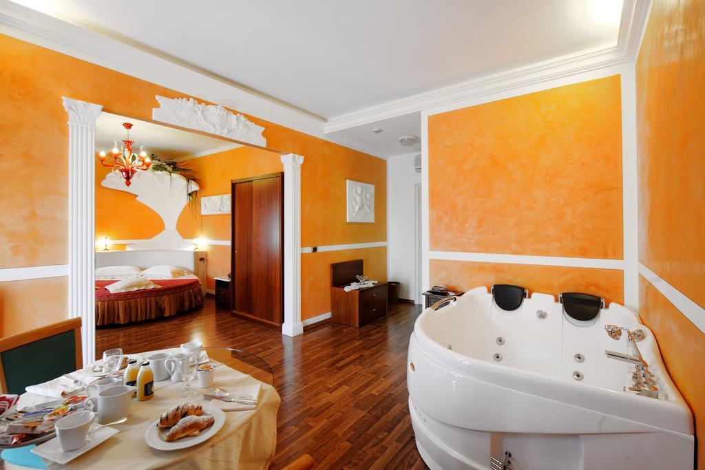 Hotel Benessere Villa Fiorita Колфиорито Екстериор снимка
