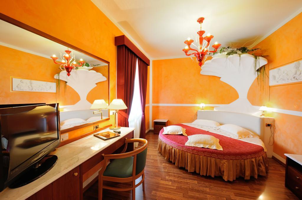 Hotel Benessere Villa Fiorita Колфиорито Екстериор снимка