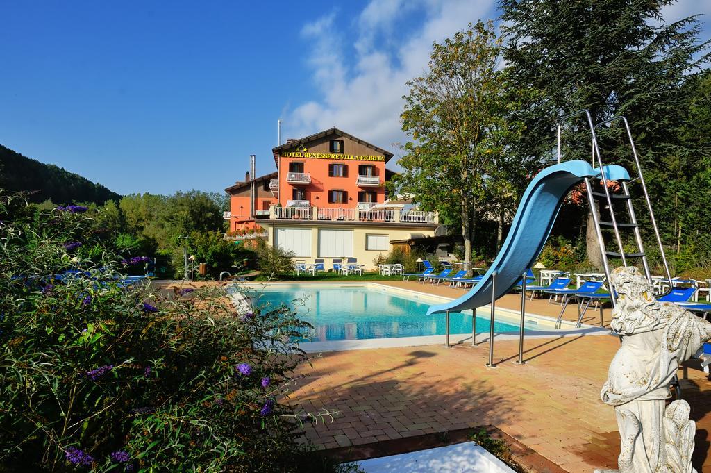 Hotel Benessere Villa Fiorita Колфиорито Екстериор снимка