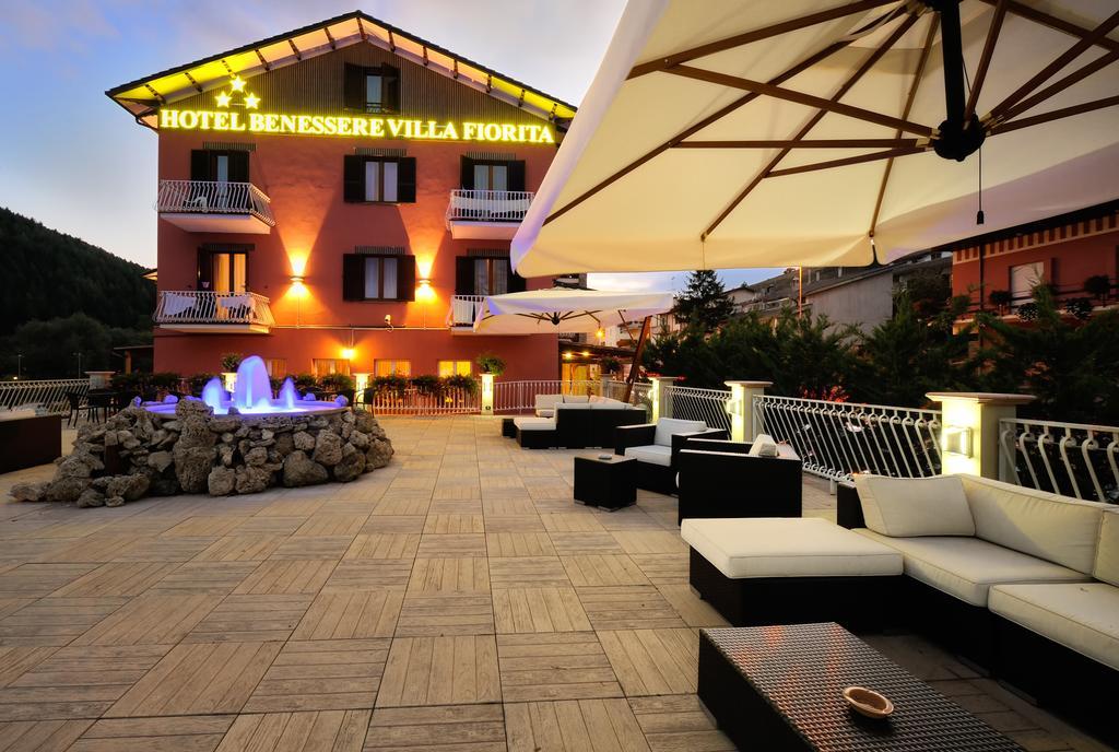 Hotel Benessere Villa Fiorita Колфиорито Екстериор снимка