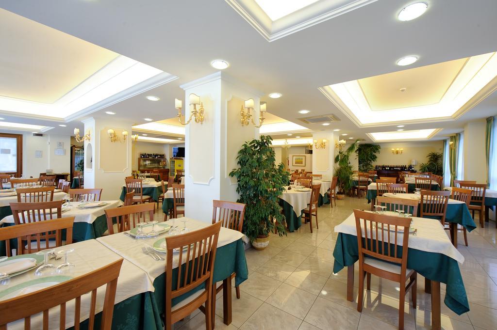 Hotel Benessere Villa Fiorita Колфиорито Екстериор снимка