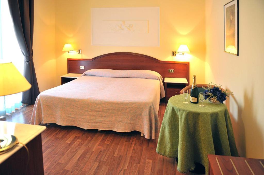 Hotel Benessere Villa Fiorita Колфиорито Екстериор снимка